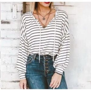 Cabi Relax Game Day white black striped balloon sleeve‎ knit top size XS #5746